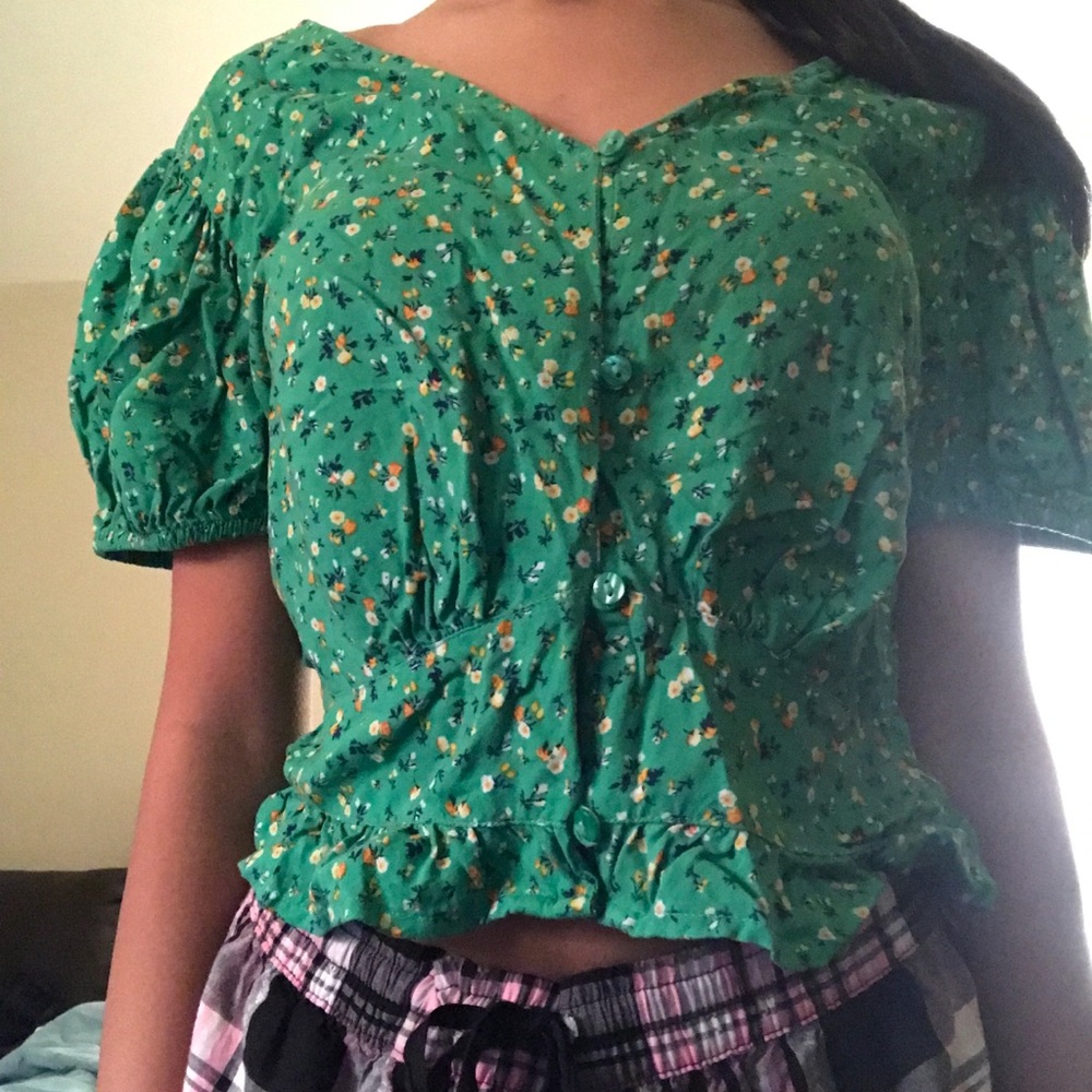 Green croptop blouse